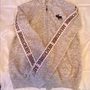 zip up hoddie